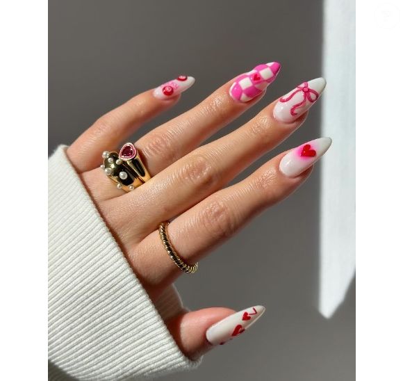 Uma inspiração de art nail para as românticas nesta primavera