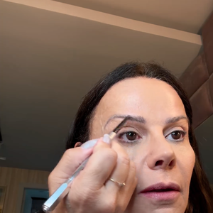 Críticas se deram depois que Viviane Araújo publicou um vídeo se maquiando