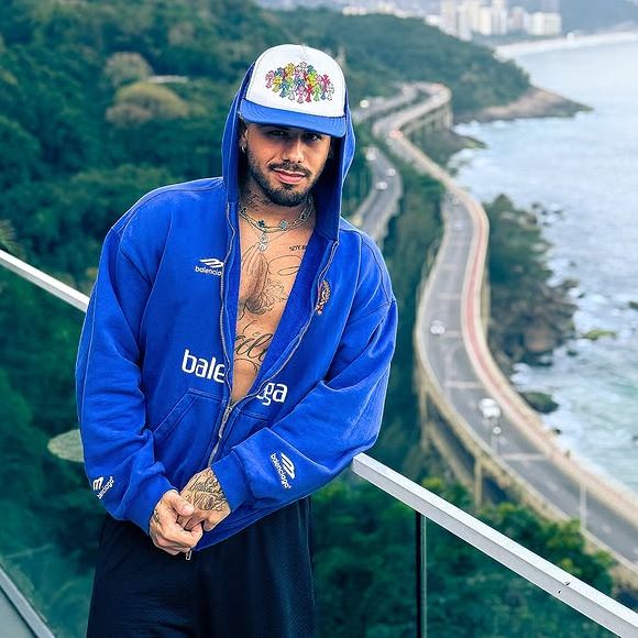 Zé Felipe atualmente está solteiro