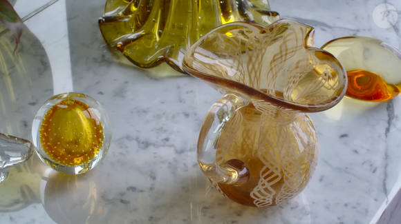 Taís Araújo e Lázaro Ramos apostam em decoração contemporânea e elegante para o seu apartamento, como estes cristais