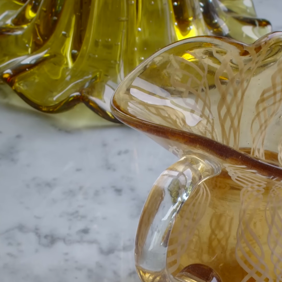 Taís Araújo e Lázaro Ramos apostam em decoração contemporânea e elegante para o seu apartamento, como estes cristais