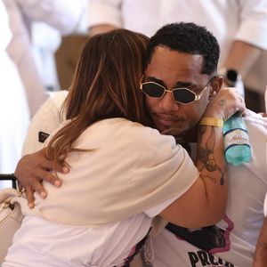 Depois, O Kannalha se sentou em uma área reservada para familiares e amigos de Preta Gil e desabou em choro