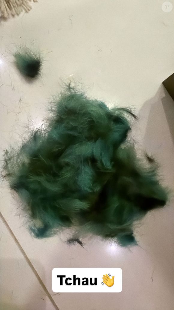 Zé Felipe deu adeus aos cabelos e raspou a cabeça