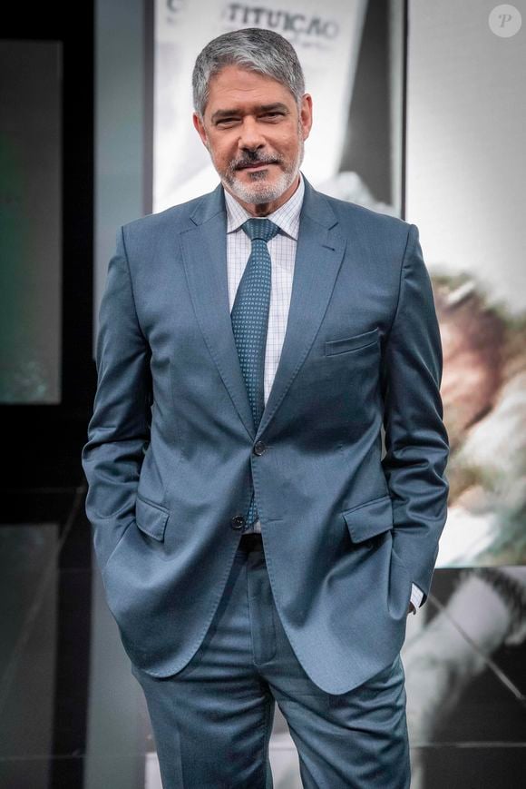 William Bonner deve receber bolo com o número 29 na redação da Globo para marcar sua saída do 'Jornal Nacional'