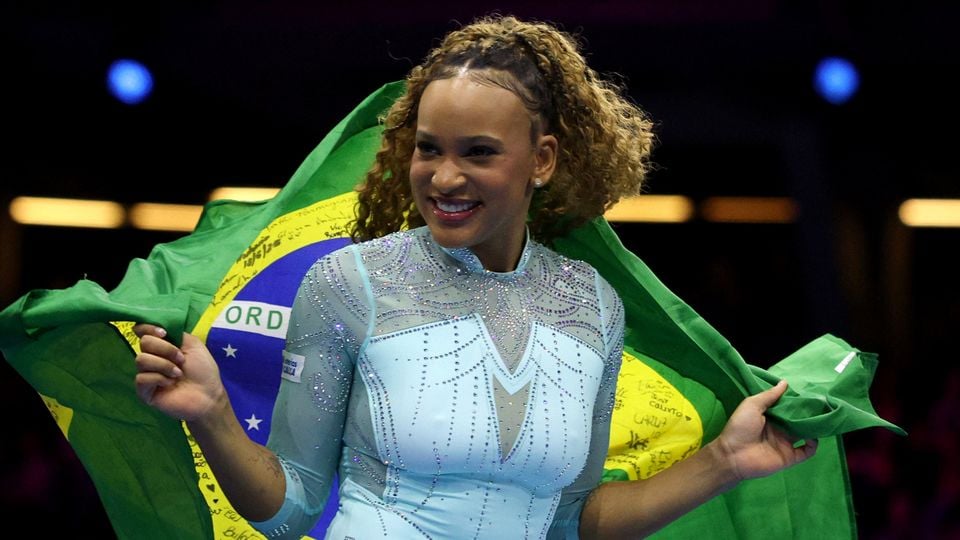 O feito inédito de Rebeca Andrade, agora com 10 medalhas em Mundiais
