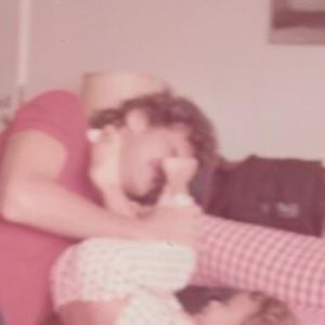 Apresentador do BBB 26 compartilhou fotos raras com o irmão após confirmar a morte do ex-atleta