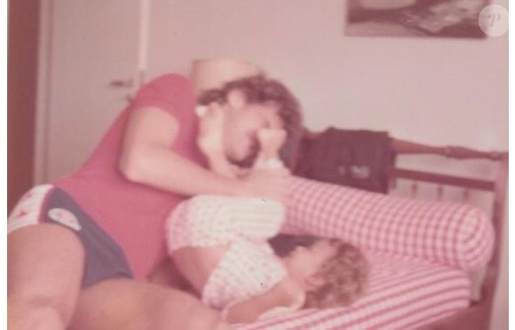 Apresentador do BBB 26 compartilhou fotos raras com o irmão após confirmar a morte do ex-atleta