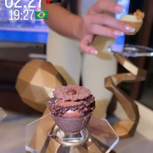 Enquanto a web repercutia a convocação de Vini Jr. e Neymar para a Copa do Mundo 2026, Virgínia Fonseca chamou atenção ao surgir em Dubai e revelar que está evitando doces por conta de uma promessa. 'Minha boca salivou', brincou a influenciadora
