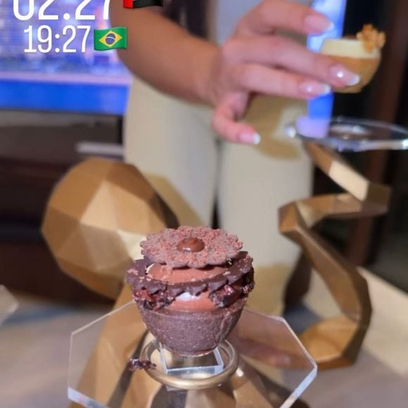 Enquanto a web repercutia a convocação de Vini Jr. e Neymar para a Copa do Mundo 2026, Virgínia Fonseca chamou atenção ao surgir em Dubai e revelar que está evitando doces por conta de uma promessa. 'Minha boca salivou', brincou a influenciadora