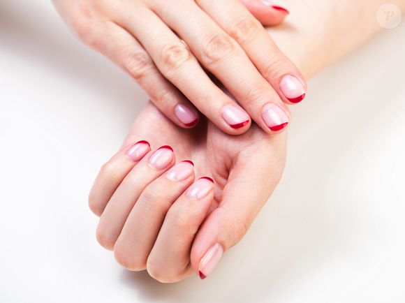 Quem aposta no esmalte vermelho nunca erra, seja no dia a dia ou em ocasiões especiais.