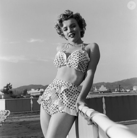 Segundo a Cosmopolitan, o poá ganhou destaque nos anos 1950, quando Marilyn Monroe e Lucille Ball ajudaram a popularizar as famosas bolinhas