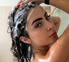 Miriam Arenas, farmacêutica: 'Se você usar um shampoo com agentes de limpeza potentes em um couro cabeludo seco, isso pode causar irritação, coceira ou até mesmo descamação’