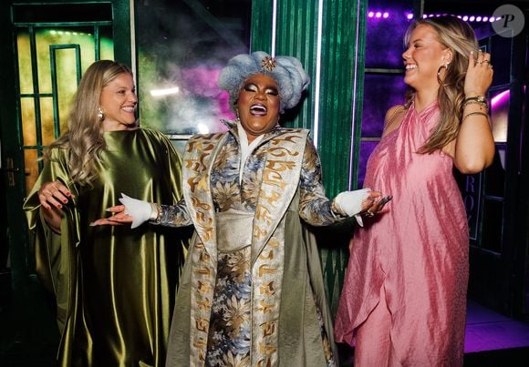 Fantine e a filha, Christine, 17 anos, se divertiram com Karin Hils, uma das protagonistas do musical 'Wicked'