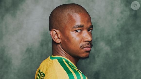 Enquanto a causa da morte do jogador sul-africano não é revelada, familiares e fãs continuam prestando homenagens nas redes sociais