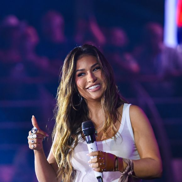 Simone Mendes deixou o palco e foi direto para o veículo, sem mesmo passar pelo camarim, segundo relato de um membro do staff do estabelecimento