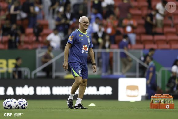 O técnico Dorival Júnior comanda a Seleção Brasileira.