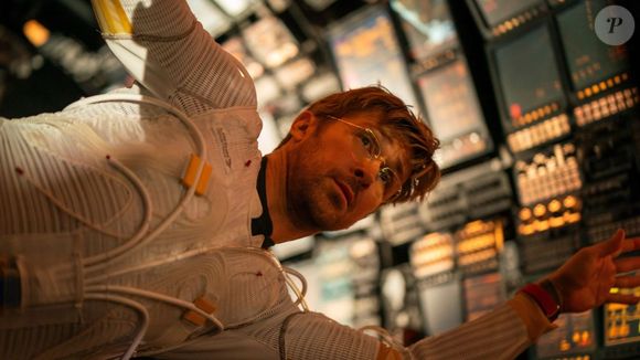 No filme, Ryan Gosling vive um professor que tem a missão impossível no espaço