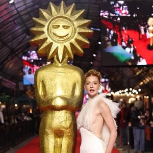 Marina Ruy Barbosa na Calçada da Fama do Festival de Gramado: atriz participou da abertura do evento nesta sexta-feira (14)