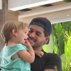 Zé Felipe é denunciado ao Ministério dos Direitos Humanos após vídeo com filho caçula viralizar nas redes sociais