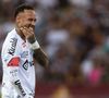 Neymar mal voltou ao Santos depois de uma lesão e já está machucado novamente