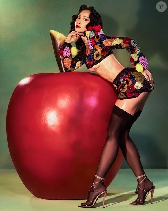 Sabrina Sato apostou em um look poderoso da grife Aurela Hoxha