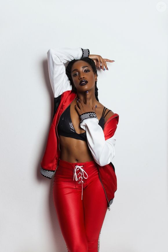 Iza fez ensaio com look na pegada sporty