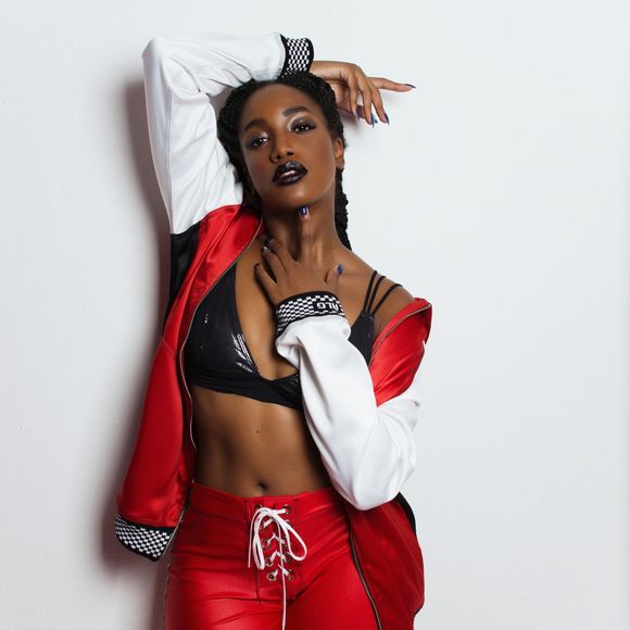 Iza fez ensaio com look na pegada sporty