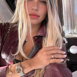 A modelo Day Magalhães expôs uma série de mensagens íntimas trocadas com o craque - algumas delas quando ele já estava envolvido com a ex de Zé Felipe