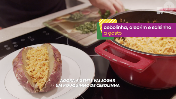 Júlio Rocha gost de rechear com frango cremoso, mas fique à vontade para preparar o recheio do seu gosto