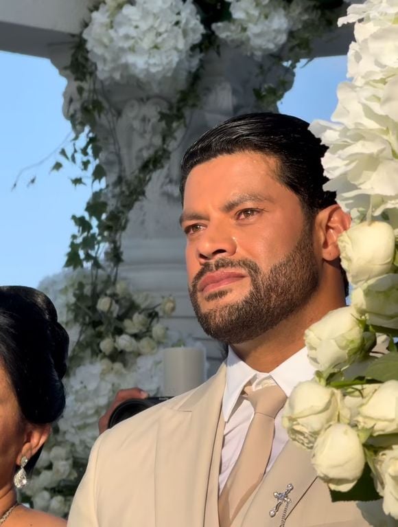 Hulk se emocionou ao ver sua esposa (sobrinha de sua ex-mulher) entrando na igreja