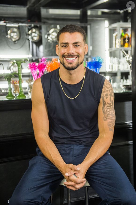 2015: em 'A Regra do Jogo', Cauã Reymond manteve seu visual com barba curta e cabelo militar como Juliano Pereira