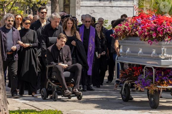 Quem matou Odete Roitman na novela 'Vale Tudo'? Após sepultamento da vilã em caixão fechado, polícia segue ouvindo os suspeitos