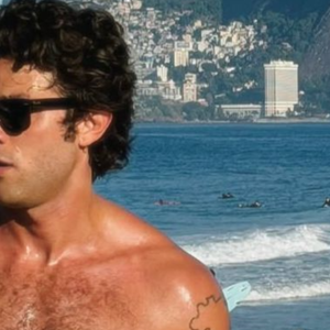 Chay Suede encanta como Pedro na novela da Globo
