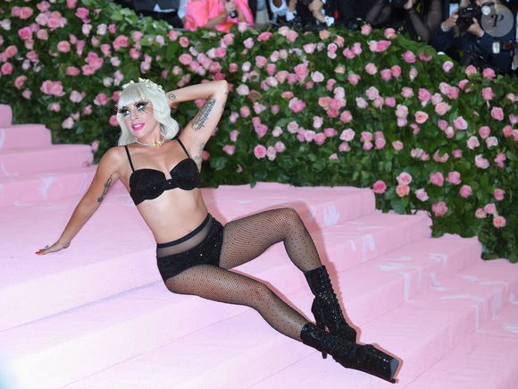 Lady Gaga de calcinha e sutiã no Met Gala (2019)