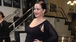 Lembra de todas elas? Além de Gisele Bündchen, essas 15 famosas também ficaram grávidas depois dos 40 anos