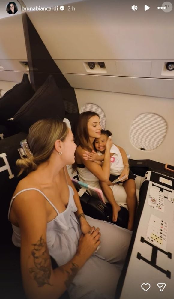 Carol Dantas viajou com Bruna Biancardi no jatinho de Neymar