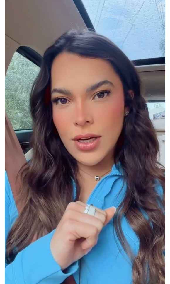 "Eu tenho cérebro, tenho senso crítico e opinião própria, e não precisa ser um gênio para perceber que a gente precisa de mudança na Presidência do Brasil", disparou Emilly Araújo