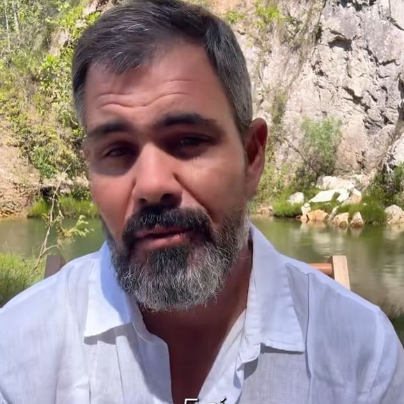 Juliano Cazarré ironizou ao comentar reações diante de seu curso voltado para homens