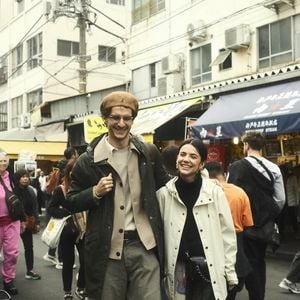 Manu Gavassi e Jullio Reis estão juntos desde 2021; o casal ficou noivo durante uma viagem ao Japão em 2024