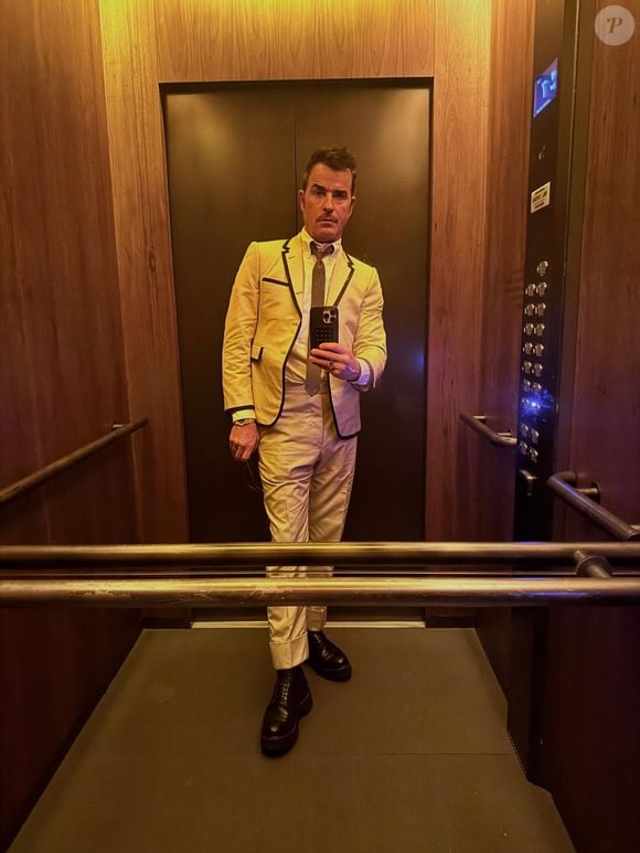 Justin Theroux não costuma deixar o bigode como seu personagem