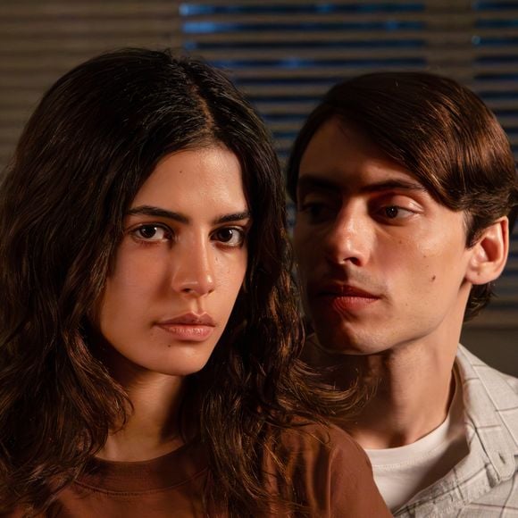 Julia Dalavia é Clarice e Jaffar Bambirra, o Teo, da série 'Dias Perfeitos'