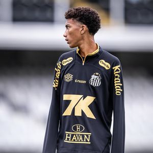 Robinho Jr. aponta que Neymar ‘proferiu xingamentos de maneira ofensiva’, aplicou uma ‘rasteira’ e desferiu ‘um tapa violento no rosto’