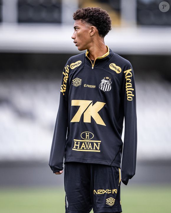 Robinho Jr. aponta que Neymar ‘proferiu xingamentos de maneira ofensiva’, aplicou uma ‘rasteira’ e desferiu ‘um tapa violento no rosto’