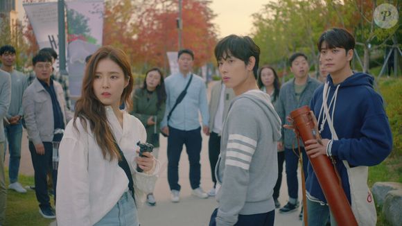 'Na Direção do Amor': após deixar o atletismo e virar agente esportivo, Ki Seon-gyeom se envolve com Oh Mi-joo, uma tradutora de legendas, e os dois constroem um relacionamento enquanto lidam com traumas