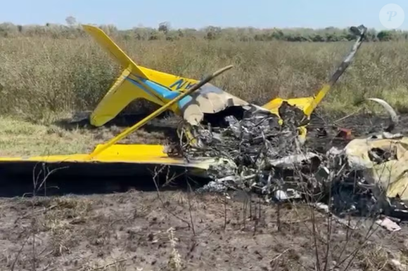 Um avião de pequeno porte com quatro pessoas a bordo caiu na noite desta terça-feira (23) em Aquidauana, no Mato Grosso do Sul, na região do Pantanal