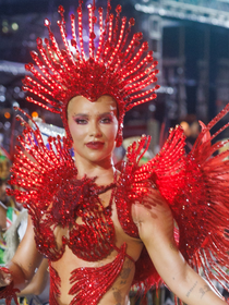 A culpa foi toda da Virgínia - e do costeiro de 12 kg? Após fiasco histórico, jurados explicam por que tiraram pontos de bateria e fantasia da Grande Rio