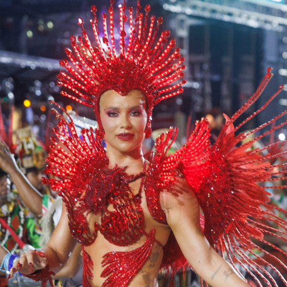 A culpa foi toda da Virgínia - e do costeiro de 12 kg? Após fiasco histórico, jurados explicam por que tiraram pontos de bateria e fantasia da Grande Rio