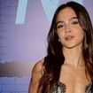 A lingerie vira look de gala: Mel Maia usa slip dress Gucci de R$ 20 mil com scarpin preto e comprova o poder da tendência 'camisola chic' ao lançar novo filme