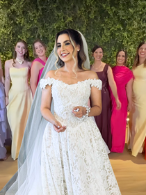 'Um trabalho intenso': noiva que fez o próprio vestido de casamento, looks das 7 madrinhas, da mãe e da cunhada abre o jogo após vídeo viral de quase meio milhão de views