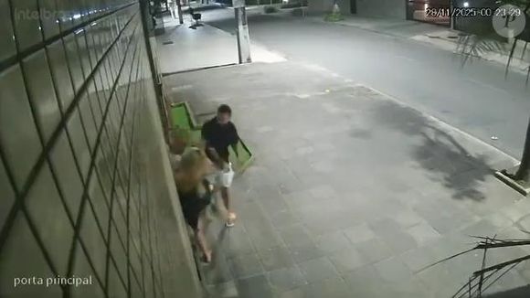 Imagens da câmera de segurança de um condomínio em Maceió mostram o momento em que Babal Guimarães agride a namorada, Karla Lessa
